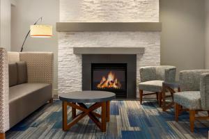 Posezení v ubytování Holiday Inn Express & Suites Philadelphia - Mt Laurel by IHG