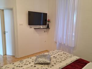 TV a/nebo společenská místnost v ubytování Rooms Tisa Old Town