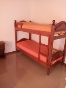 a bunk bed in the corner of a room at Cabaña Amaya in Tandil