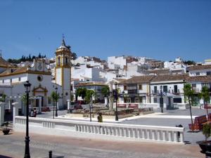 a town with a clock tower in the middle of a street at CASA RURAL El Paso in Prado del Rey