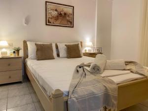 A bed or beds in a room at Sunset View Apartment, in the nature, at Zipari "6"