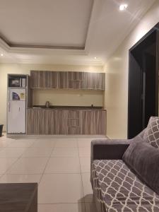 a living room with a couch and a kitchen at روز نيري 2 in Al Khobar