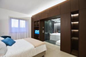 Posteľ alebo postele v izbe v ubytovaní Five stars Florence luxury apartments with Jacuzzi