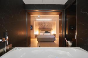 Posteľ alebo postele v izbe v ubytovaní Five stars Florence luxury apartments with Jacuzzi