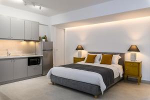Kuchyňa alebo kuchynka v ubytovaní Blueisla GREY Studio Town Mykonos