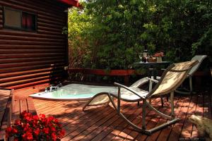 Zahrada ubytování Under the Walnut Tree Shade Lodge