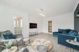 Χώρος καθιστικού στο Mulberry House - Detached 6 Bedroom House with Hot Tub & Private Parking