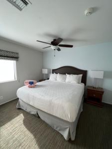 Postel nebo postele na pokoji v ubytování GetAways at Havasu Dunes Resort + 34 fotografií