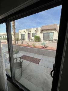 Balkón nebo terasa v ubytování GetAways at Havasu Dunes Resort