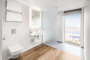Ein Badezimmer in der Unterkunft YOTEL Amsterdam