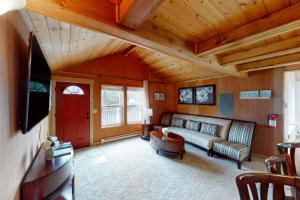 a living room with a couch and a tv at Cozy on the Coast in Seaside