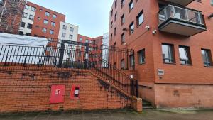 Gallery image of Cosy 2 bedroom Apt with Fast Wi-Fi & Free Parking in Manchester