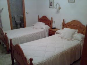 Un ou plusieurs lits dans un hébergement de l'établissement Hostal Asensio Nijar
