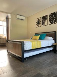 A bed or beds in a room at Finca los Colores