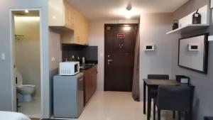 Kuchyň nebo kuchyňský kout v ubytování palm tree villas