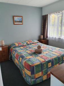 Ένα ή περισσότερα κρεβάτια σε δωμάτιο στο Ohakune Court Motel