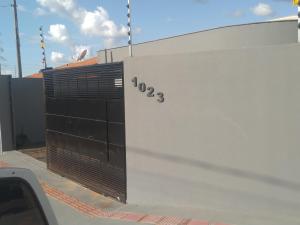 Fotografie z fotogalerie ubytování Kitnets bem localizada, próx ao autódromo! v destinaci Londrina