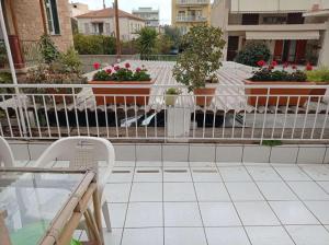 Μπαλκόνι ή βεράντα στο Mansion with Garden
