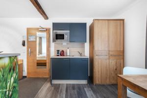 Kuchyň nebo kuchyňský kout v ubytování Schieners Hotel & Apfelhof Apartments