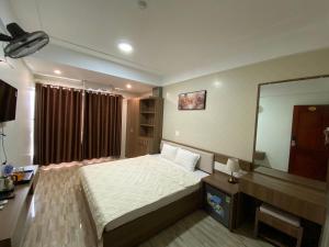 Phú Vinh Hotel 객실 침대