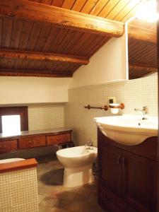 a bathroom with a sink and a toilet at Alberico Gentili in Palermo