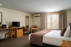 Ένα ή περισσότερα κρεβάτια σε δωμάτιο στο River City Inn