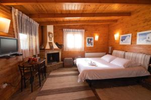Televízia a/alebo spoločenská miestnosť v ubytovaní Aliki Guest House