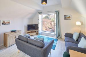 A seating area at Host & Stay - Jet Cottage @ Spa Well