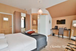 Voodi või voodid majutusasutuse Hôtel l'Ecrin d'Ô toas