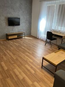 Televízia a/alebo spoločenská miestnosť v ubytovaní Apartment Za Poštou