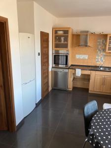 Kuchyňa alebo kuchynka v ubytovaní Apartment Za Poštou