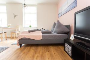 Postel nebo postele na pokoji v ubytování FULL HOUSE Studios - The Swansea Apartment - WiFi
