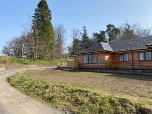 Gallery image of Partridge Lodge with Hot Tub in Forgandenny