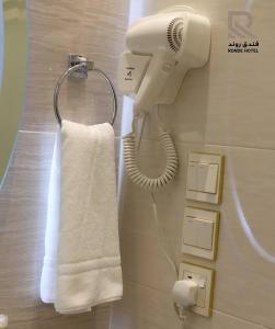 Un baño de فندق روند 49 fotos más