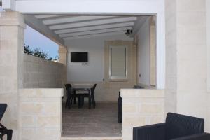 A television and/or entertainment centre at Ricciolandia Suites