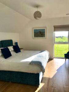 Postel nebo postele na pokoji v ubytování West Cork Escape