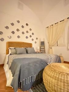 a bedroom with a bed with a blue comforter at Villa Calma - Vue Mer in Al Ḩaddādah
