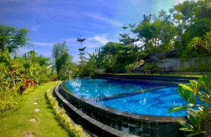 Bazén v ubytování Arya Resort Nusa Penida nebo v jeho okolí