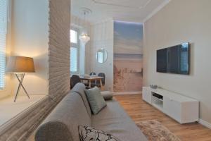 Televízia a/alebo spoločenská miestnosť v ubytovaní Imperial Apartments Helska