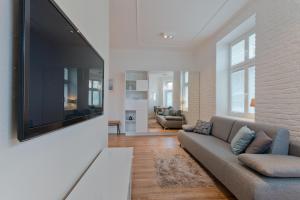 Televízia a/alebo spoločenská miestnosť v ubytovaní Imperial Apartments Helska