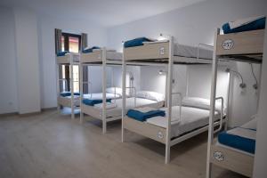 Postel nebo postele na pokoji v ubytování PALACIO REAL HOSTEL