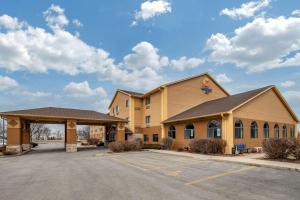 a hotel with a parking lot in front of it at Comfort Inn Joliet West I-80 in Joliet