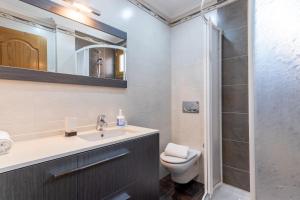 Kúpeľňa v ubytovaní Confortable apartamento en Lekeitio + 28 fotografií