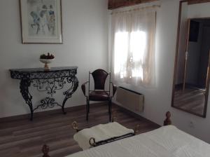 Ένα ή περισσότερα κρεβάτια σε δωμάτιο στο Très belle maison de campagne en pierre de grès