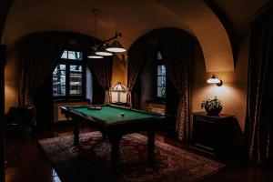 Biliardový stôl v ubytovaní Turówka Hotel & Spa