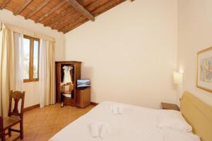 A bed or beds in a room at Hotel Relais Il Cestello