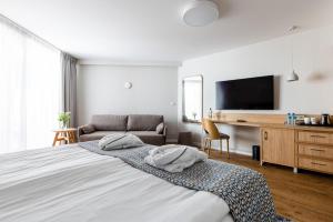 Postel nebo postele na pokoji v ubytování Maloves Resort & Spa Prywatne Apartamenty