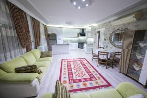 a living room with a couch and a table at Havuz garaj deniz barbekü, 4 oda 3 banyo klimalı villa , Bahçesinde organik meyve sebze sizi bekliyoruz in Didim