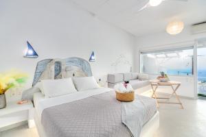 Posteľ alebo postele v izbe v ubytovaní Bella View Mykonos Town Suites