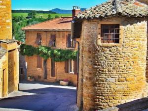 a brick building with a window on the side of it at La Casita in Pouilly-le-Monial